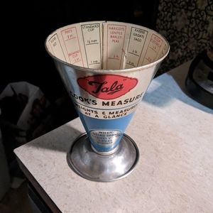 tala Cooks Measure vtg easy read good cond. metal. does hold water